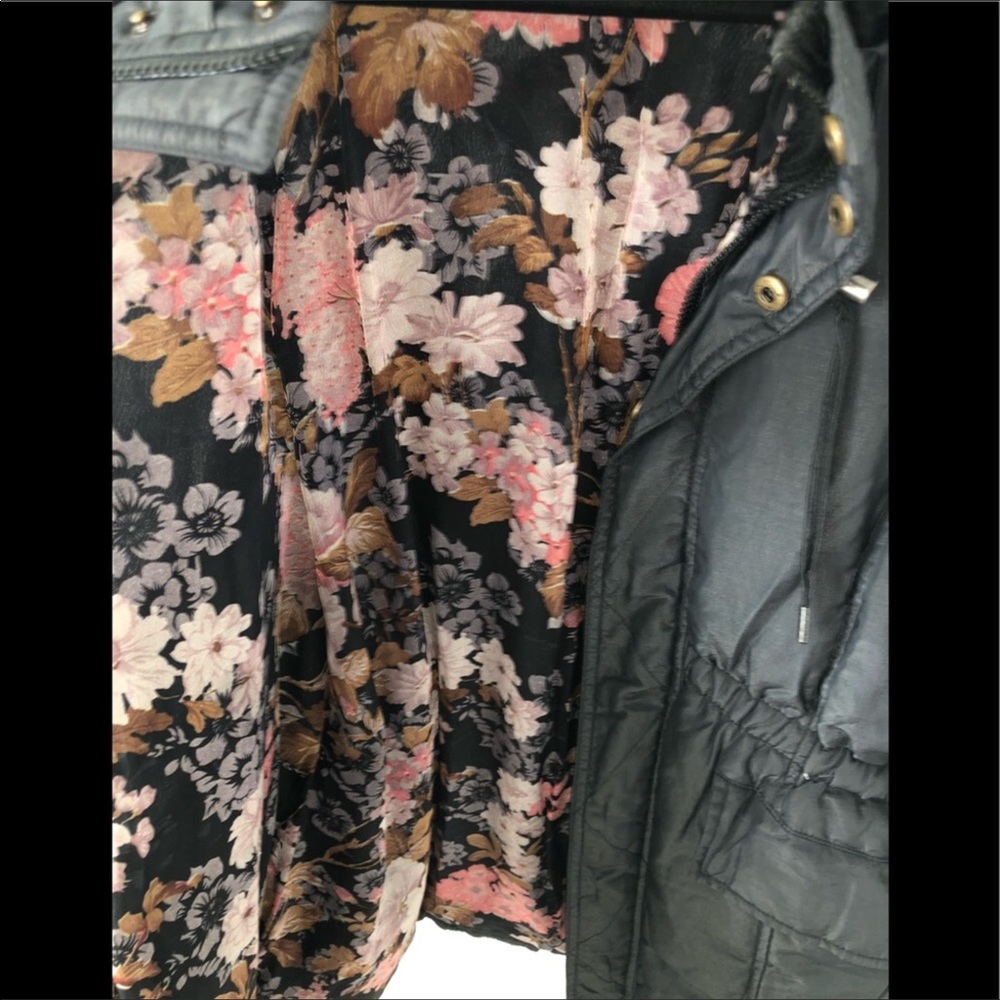 Free People Woman's Puffer Coat - Picture 7 of 8